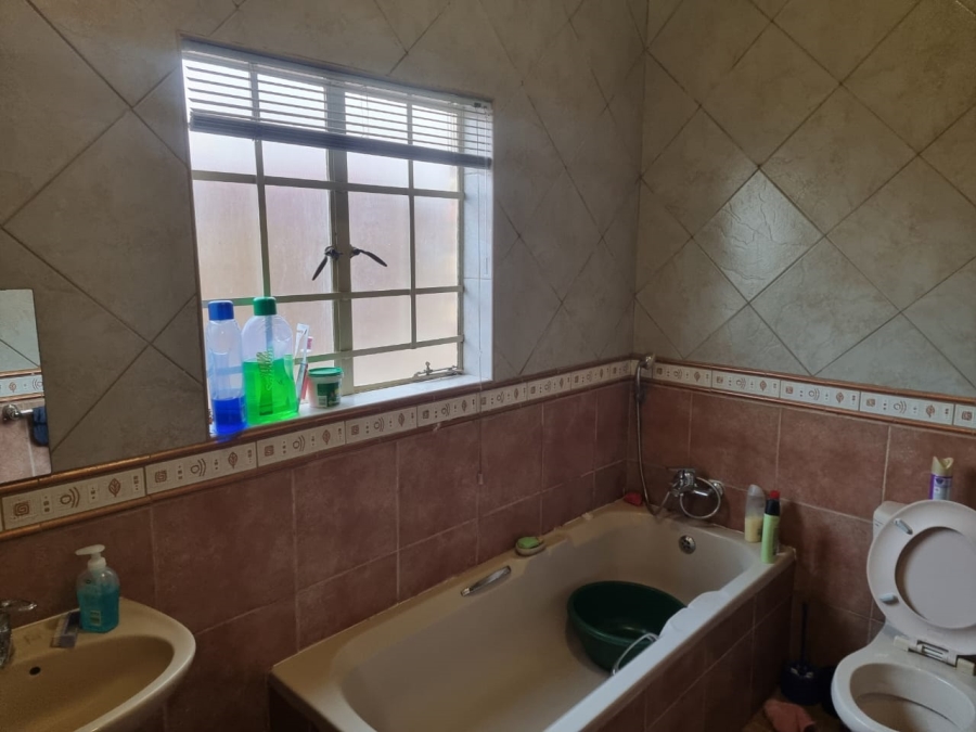 3 Bedroom Property for Sale in Safari Gardens North West